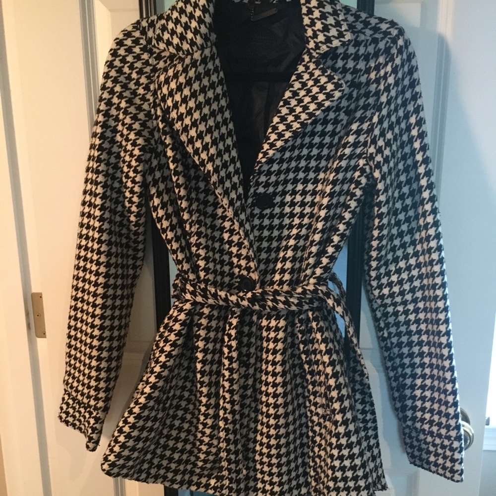 Size small trench coat.
